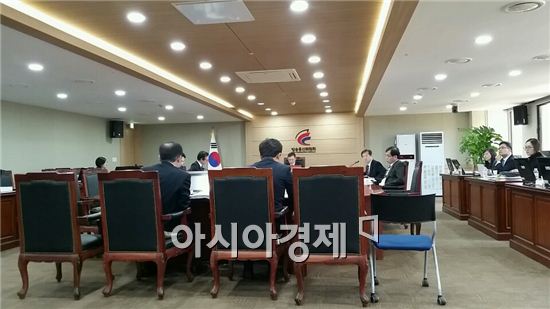 'SKT영업정지 7일' 언제냐…삼성·LG선 안절부절