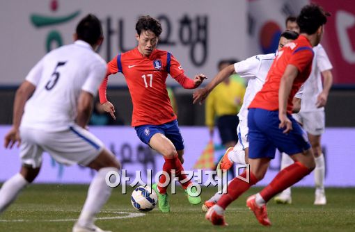 '구자철 선제골' 한국, 우즈베크와 1-1 무승부