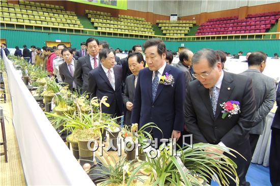 [포토]난 명품대전에 참석한 이낙연 전남도지사