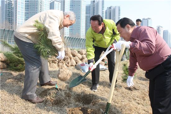 [포토]통일희망나무 같이 심어요