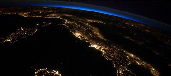 [스페이스]"아름답고 싱그러운 지구"