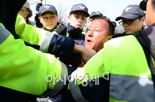 [포토]피 흘리는 영석아버지 