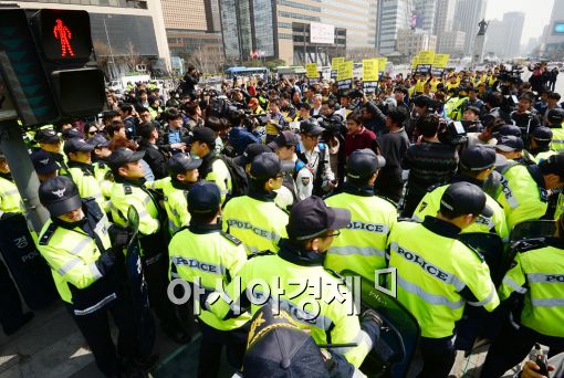 [포토]청와대 가는 길은 언제나 빨간불 