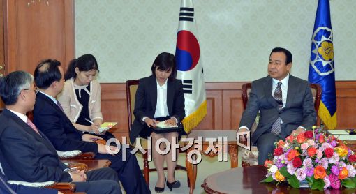 [포토]이완 국무총리 예방하는 루하오 중국 헤이룽장성장