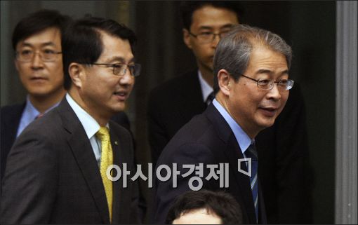 [포토]금융개혁 회의 참석하는 임종룡·진웅섭