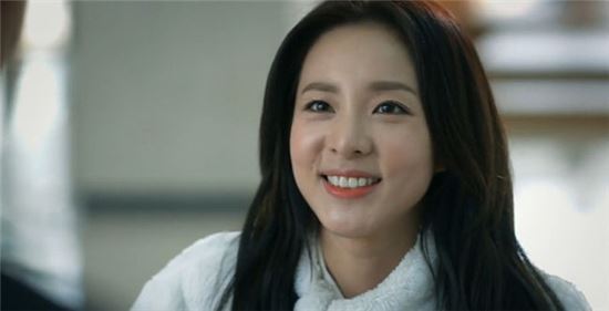 '닥터 이안' 산다라박, 주연 데뷔…여배우 포스로 캐릭터 완벽 소화