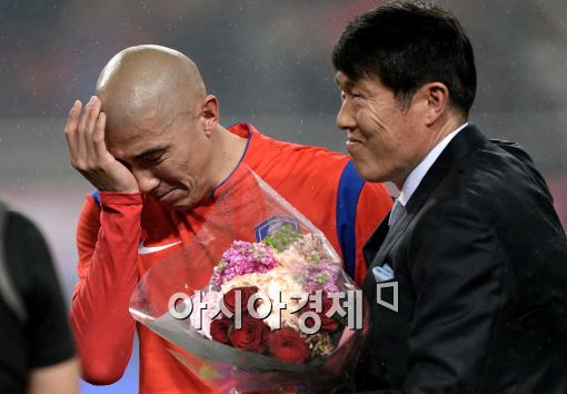 차두리, 눈물의 은퇴식 "행복한 축구선수로 떠난다"