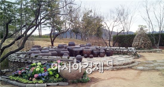 순천만정원에 매화향기 가득한 장독대 정원 개장