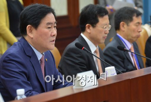 [포토]최경환 경제부총리, 재정정책자문회의 참석 