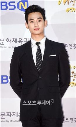 김수현, 영화 '리얼' 출연 확정…2년 만에 '야망男' 컴백