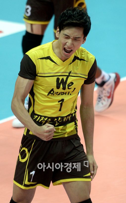 [포토]환호하는 송명근, '좋았어!'