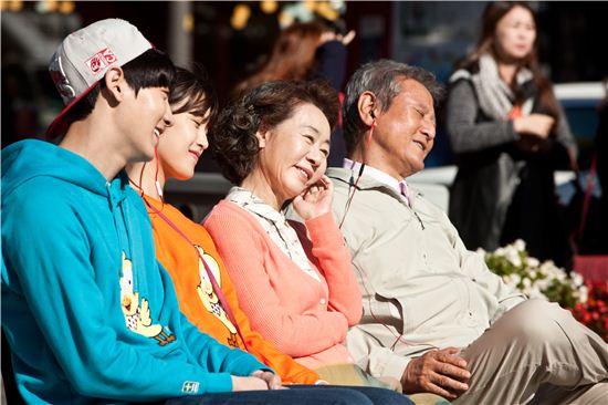 '사랑하기 딱 좋은 나이'…영화 '장수상회' 박근형·윤여정의 황혼 로맨스