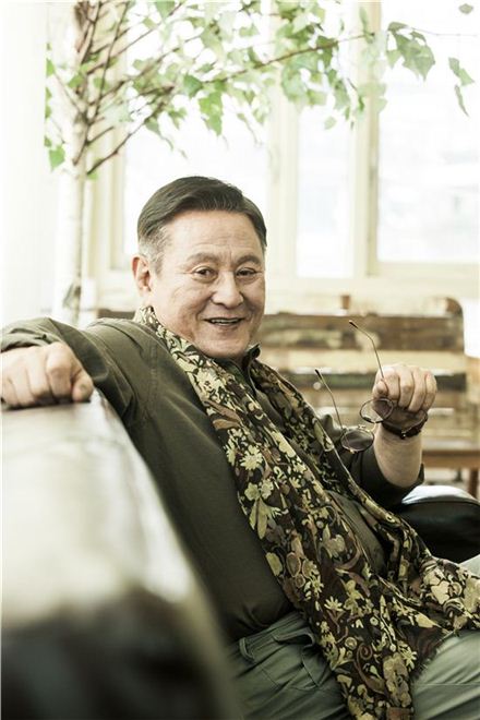 '사랑하기 딱 좋은 나이'…영화 '장수상회' 박근형·윤여정의 황혼 로맨스