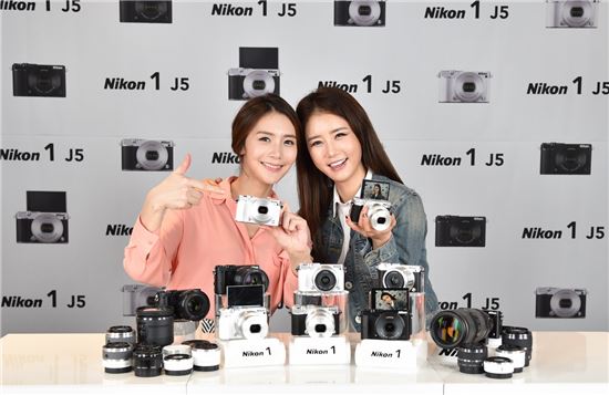"니콘1 J5, 이달 말 출시…작고 날쌘 렌즈교환식 카메라"