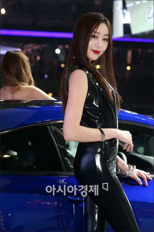 [포토]포즈 취하는 레이싱모델