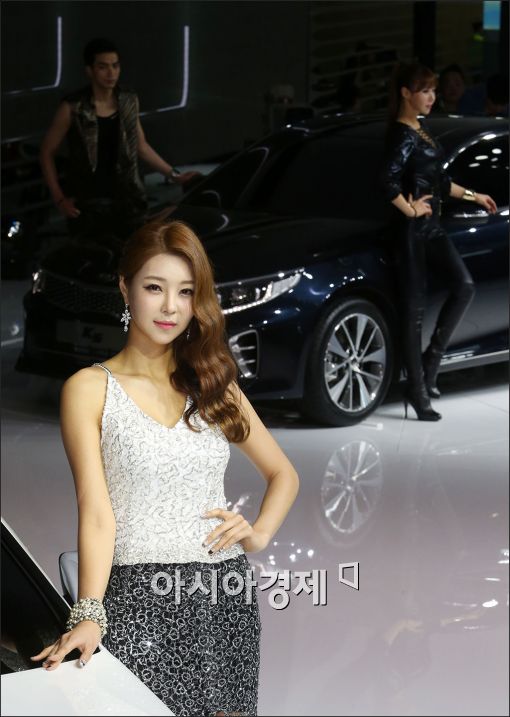 [포토]포즈 취하는 레이싱모델