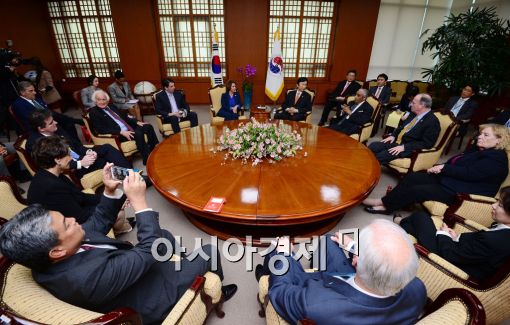 [포토]美 하원 의원단, 외교부 방문 