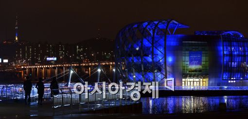 [포토]파란불 켜진 세빛섬과 남산타워