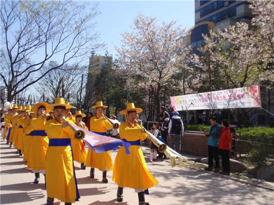 구로구 ‘벚꽃 향연’에 취하다