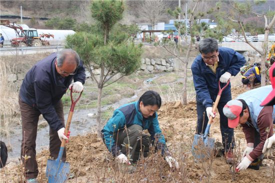충북 명심산촌생태마을에서 ‘산촌생태마을 가꾸기’ 