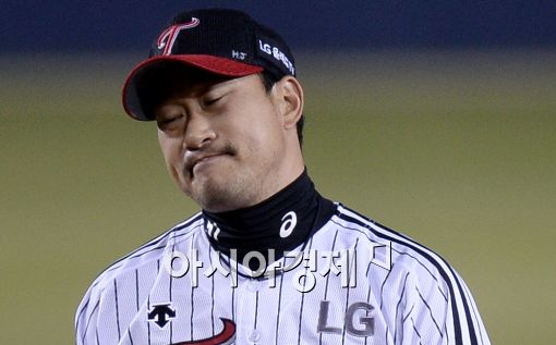 [포토]봉중근, '4실점, 불안한 뒷문'