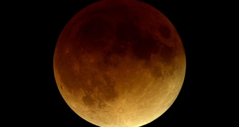 개기월식 때 붉게 보이는 달 / 사진=NASA