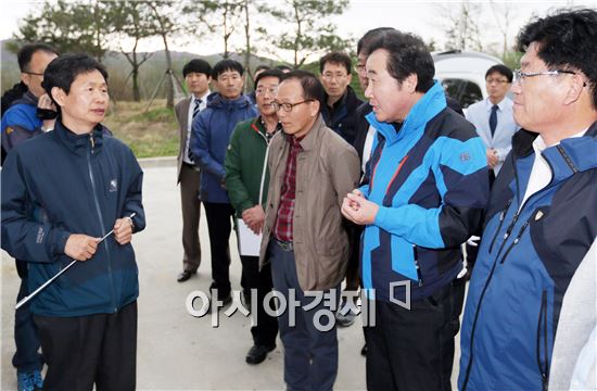 [포토]빛가람 혁신도시 수돗물 탁수 보고받는 이낙연 전남도지사