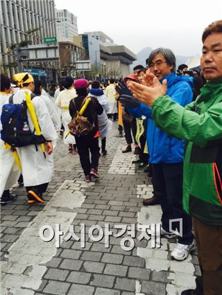 [르포]세월호 유족들 행진 마무리…광화문 집회 시작