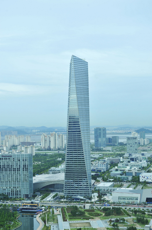 포스코A&C가 입주한 인천 송도 동북아무역타워(NEAT TOWER)