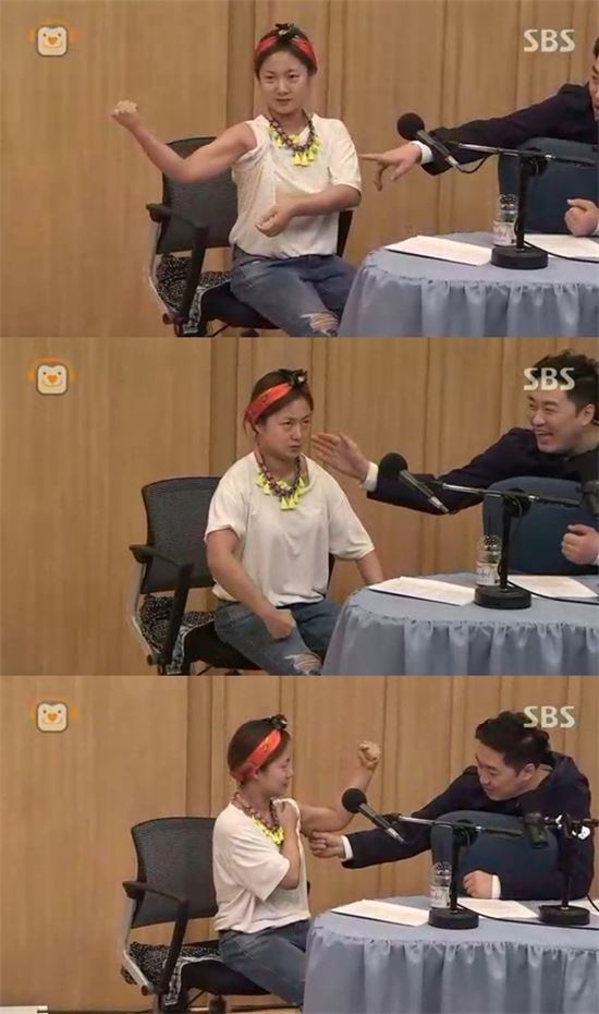 '컬투쇼' 박나래 근육자랑…"보디빌더 대회 출전?"