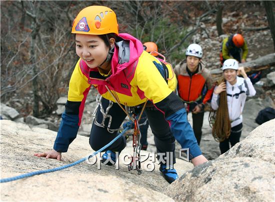 K2, 전문 등산학교 과정 수강생 모집