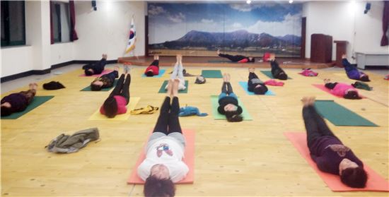 장흥군, 건강하고 행복한 농촌 요가교실 운영