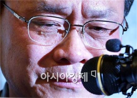 사라진 성완종…경찰 1300명·헬기까지 동원해 수색