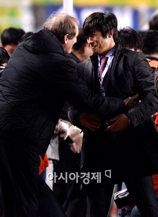 [포토]서정원 감독, '좋은 경기 합시다'