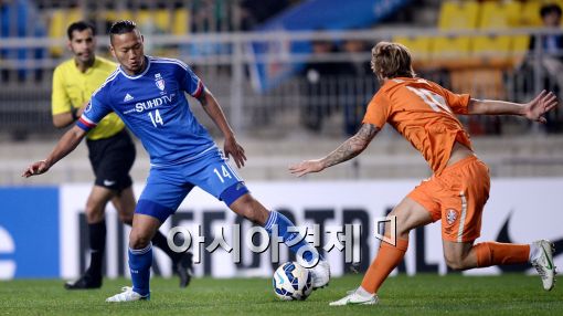 [포토]정대세, '이 공은 내꺼'