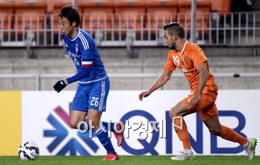 [포토]염기훈, '왼쪽 측면에서 활발한 공격'