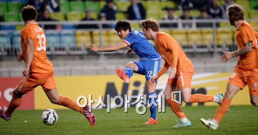 [포토]선제골 터뜨리는 수원 권창훈