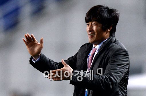 [포토]박수치는 수원 서정원 감독