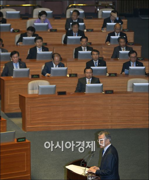 [포토]교섭단체 대표 연설하는 문재인 대표