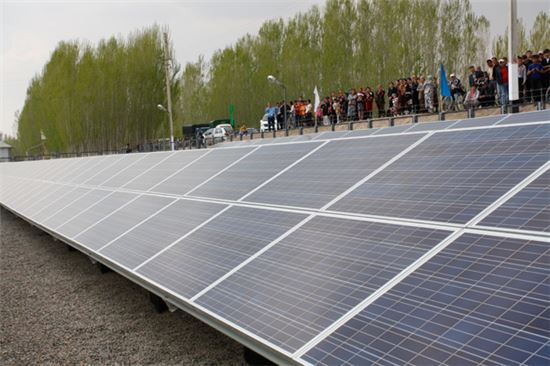 우즈베키스탄 나망간 태양광 실증단지 모습(사진:한국태양광산업협회)