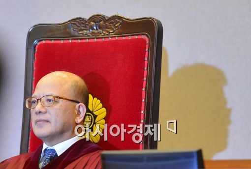 박한철 헌재 소장, 13일 '5·18 민주묘지' 참배