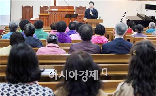 [포토]광주시 동구, 경로당 어르신 건강교육 실시