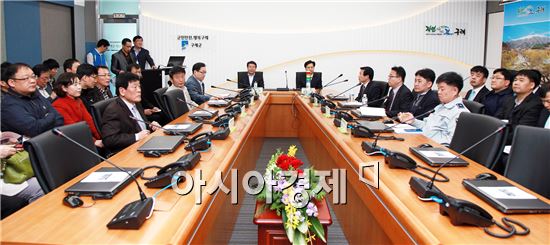 구례군(군수 서기동) 최근 다른 지방자치단체 공무원과 교육청, 경찰서 등 유관기관 관계자가 참석한 가운데 CCTV통합관제센터 개소식을 가졌다.
