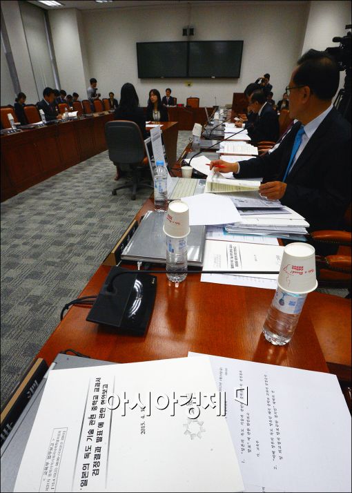 [포토]국회, '日 역사 왜곡 규탄' 결의안 채택 논의