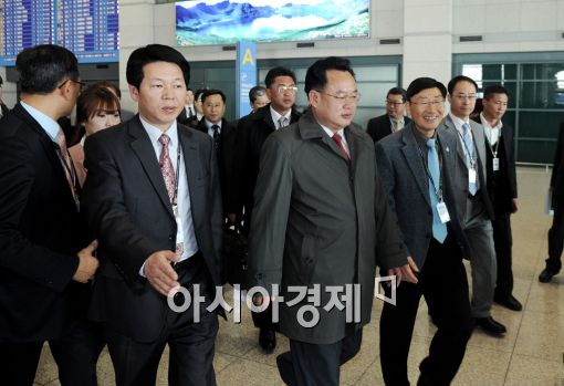 [포토]U대회 사전회의 참석차 입국한 북한 대표단
