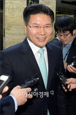 친박 "권력자 발언, 쓸데없다" 연이틀 김무성 공격