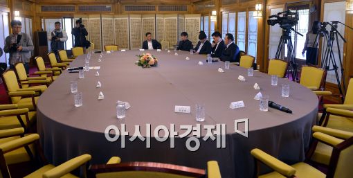 [포토]이완구 총리, 세월호 유가족과의 만남 무산
