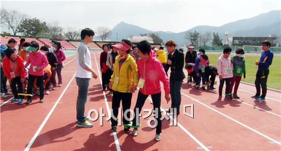장흥군(군수 김성)은 지난 9일 장흥공설운동장에서 제12기 푸른장흥건강대학 현장학습을 실시했다.
