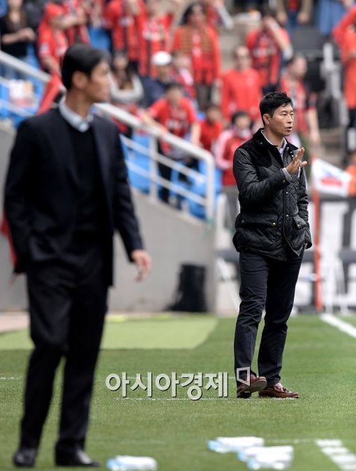 [포토]선수들 독려하는 김도훈 감독