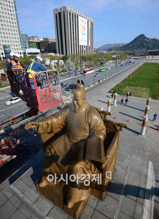 [포토]봄맞이 목욕하는 세종대왕 